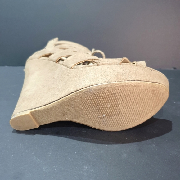 New Charlotte Russe Lace Up Suede Beige Platform Wedge Heels - Picture 4 of 4